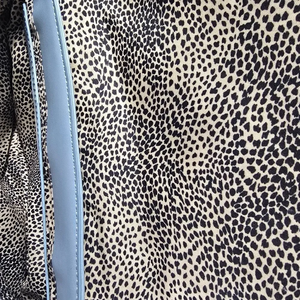Kaari Blue Elegant Gray Crossbody Bag